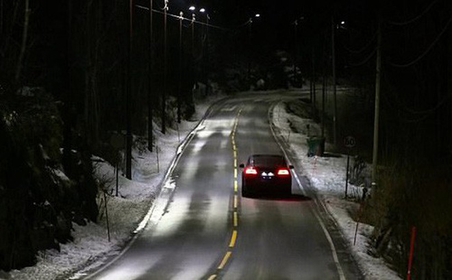 Đèn đường thông minh tự điều chỉnh ánh sáng tại Na Uy